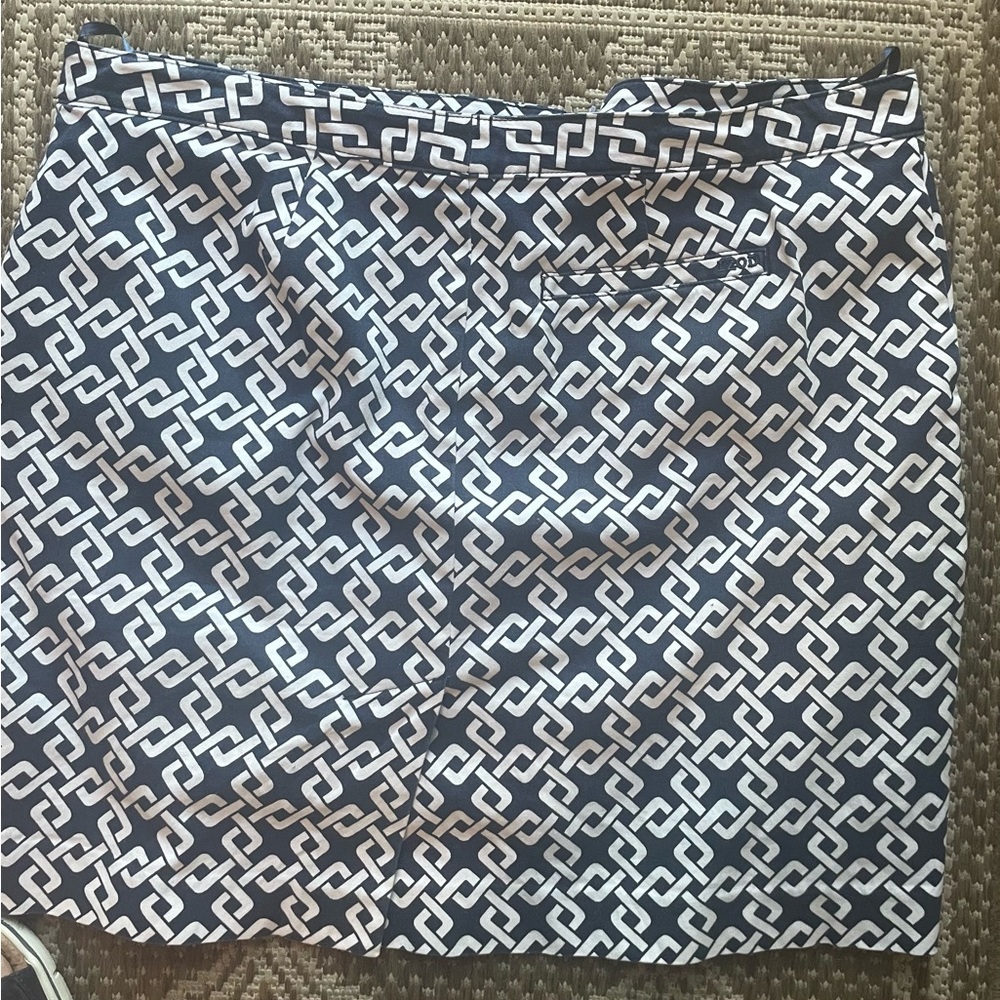 Navy & White patterned IZOD skort